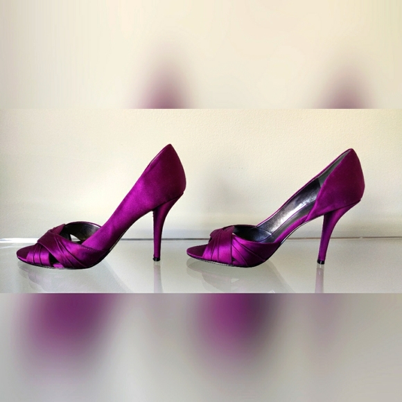 Nine West Orchid Purple Satin Heels 6 & 1/2 - Picture 3 of 12